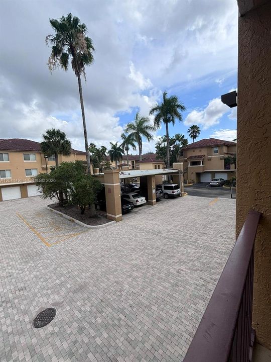 For Rent: $1,750 (1 beds, 1 baths, 687 Square Feet)