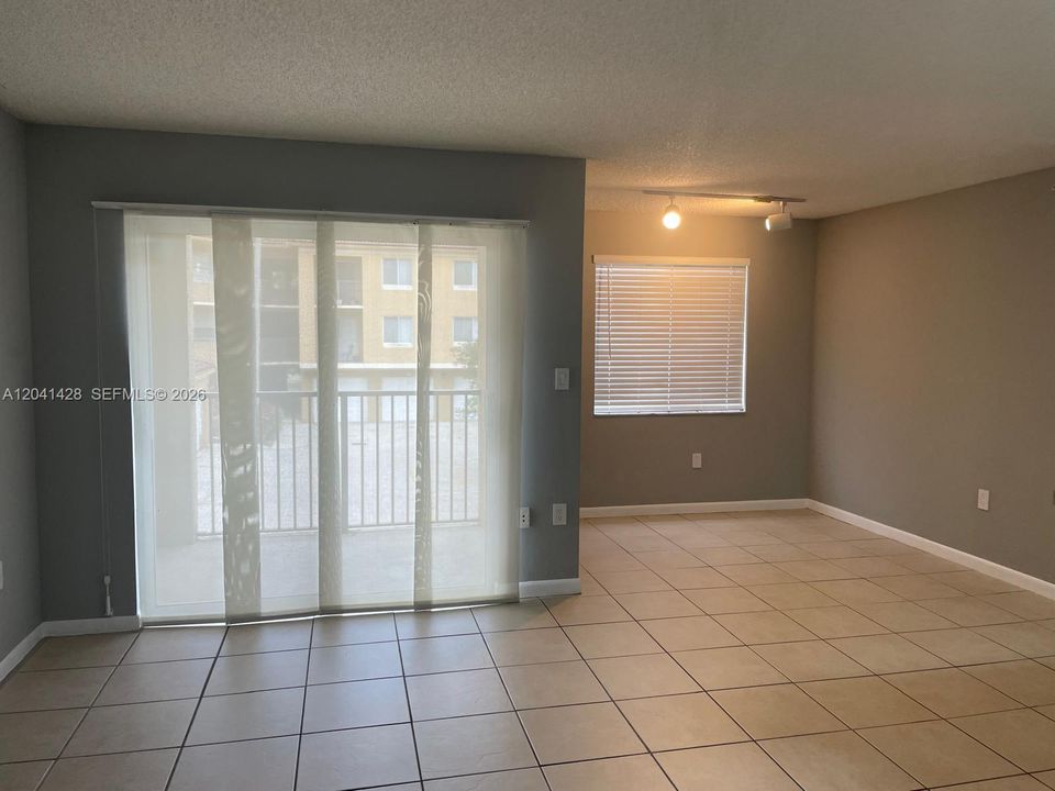 For Rent: $1,750 (1 beds, 1 baths, 687 Square Feet)