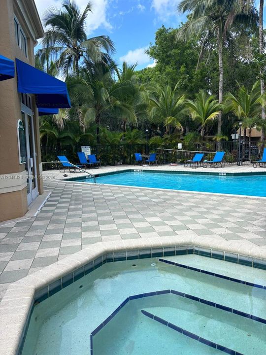 For Rent: $1,750 (1 beds, 1 baths, 687 Square Feet)