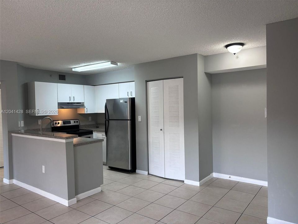 For Rent: $1,750 (1 beds, 1 baths, 687 Square Feet)