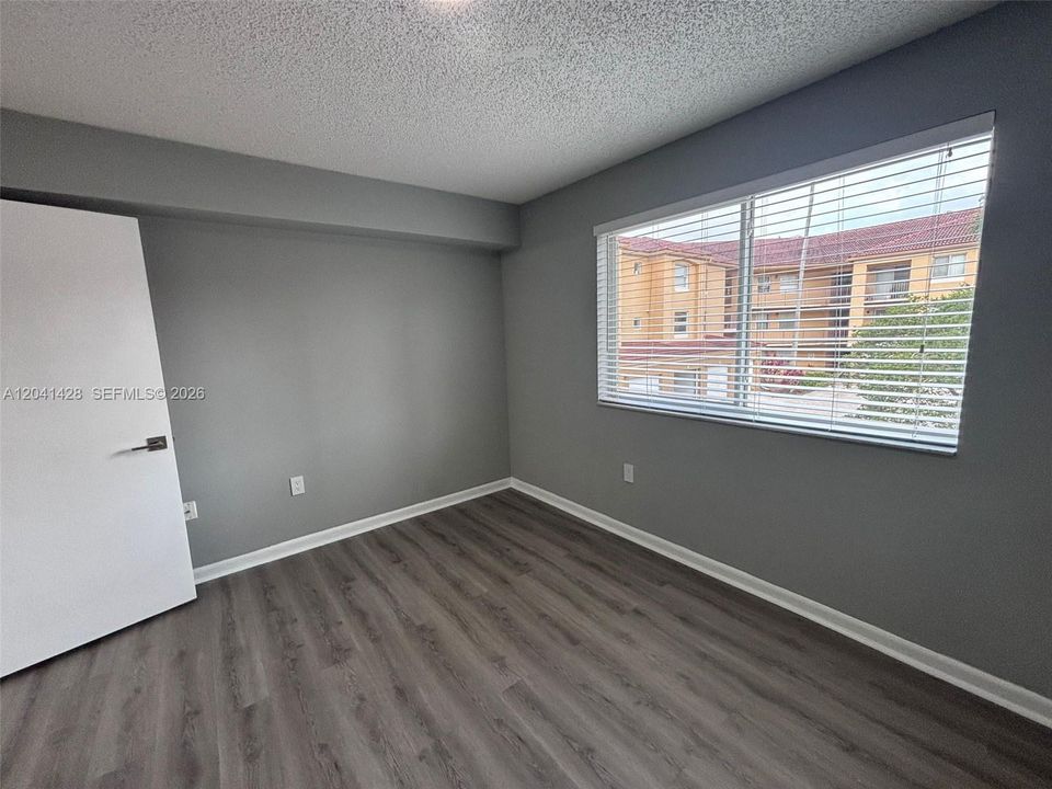 For Rent: $1,750 (1 beds, 1 baths, 687 Square Feet)