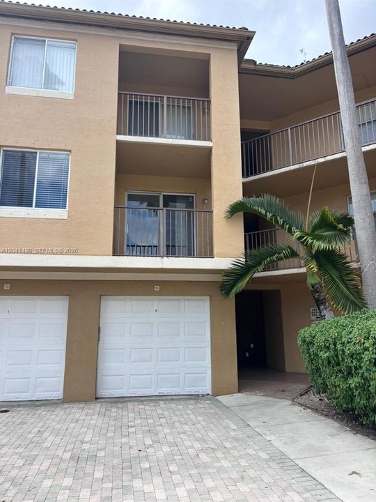 For Rent: $1,750 (1 beds, 1 baths, 687 Square Feet)
