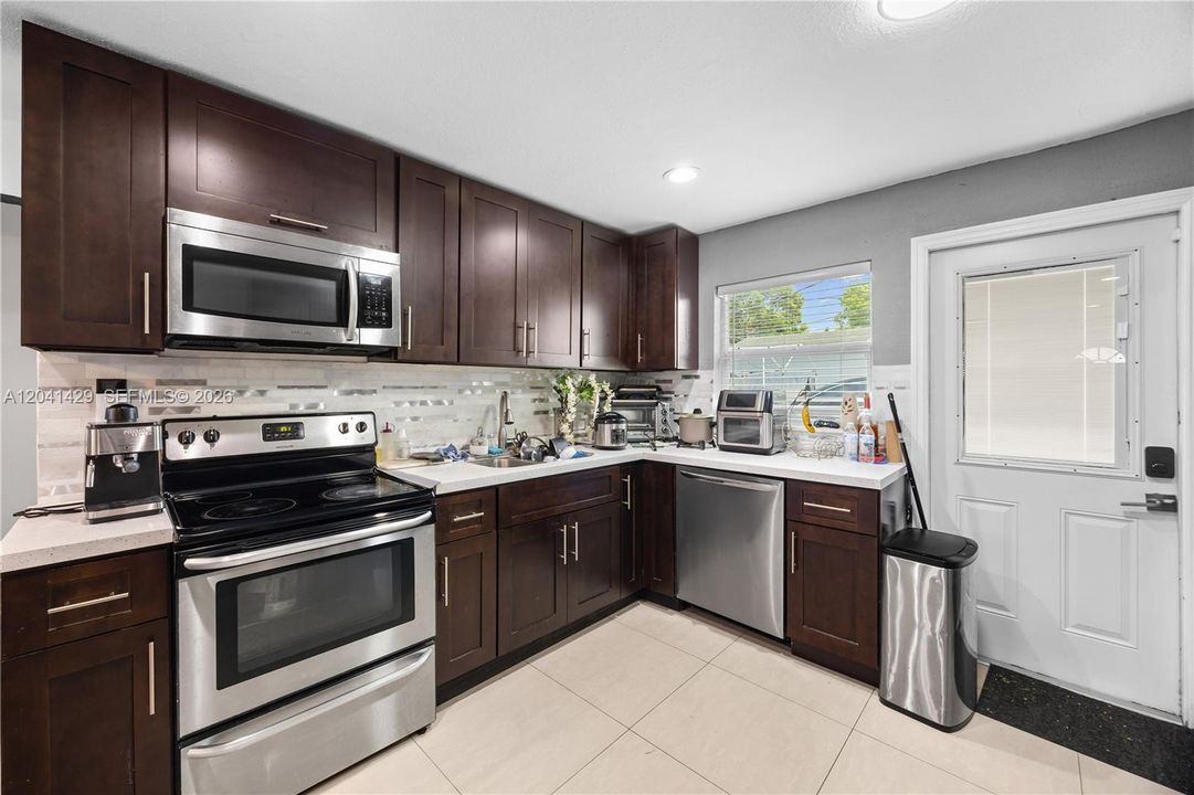 For Sale: $474,999 (4 beds, 2 baths, 696 Square Feet)