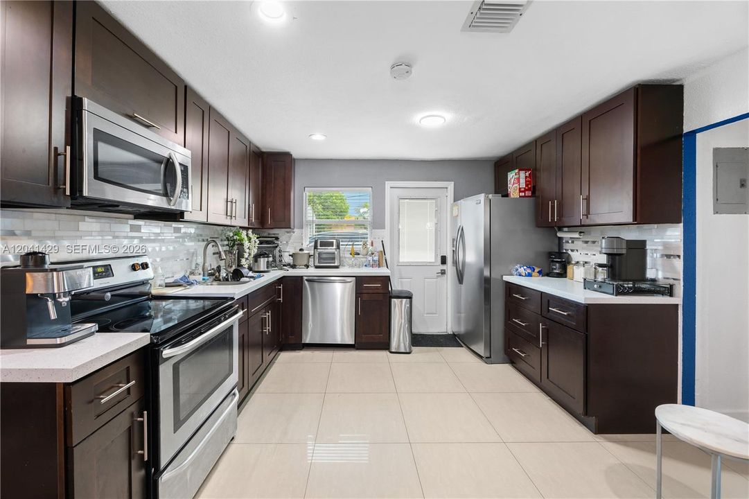 For Sale: $474,999 (4 beds, 2 baths, 696 Square Feet)