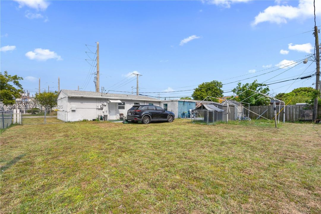 For Sale: $474,999 (4 beds, 2 baths, 696 Square Feet)