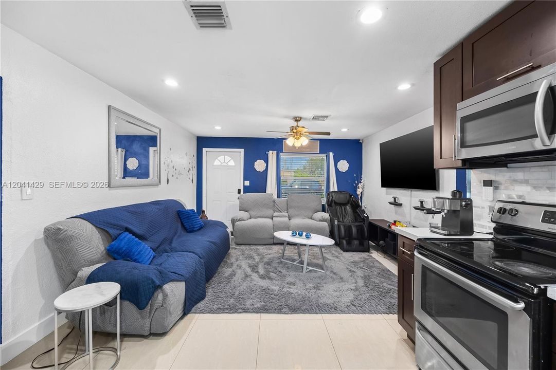 For Sale: $474,999 (4 beds, 2 baths, 696 Square Feet)