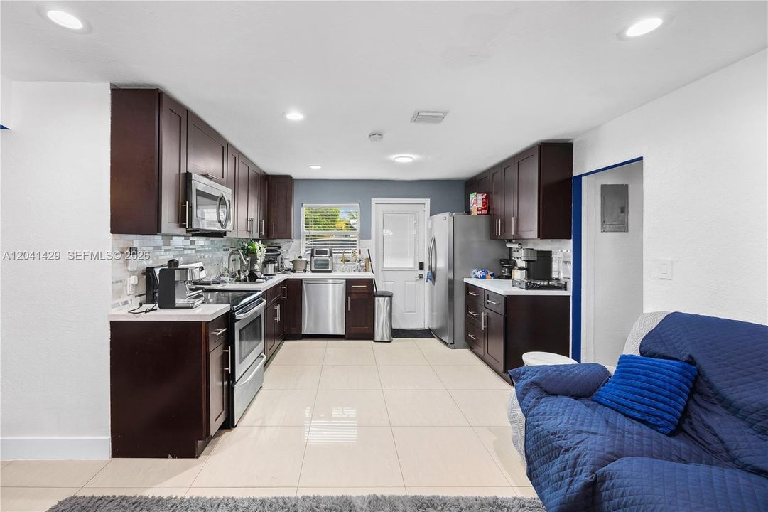 For Sale: $474,999 (4 beds, 2 baths, 696 Square Feet)