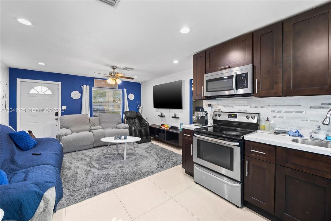 For Sale: $474,999 (4 beds, 2 baths, 696 Square Feet)