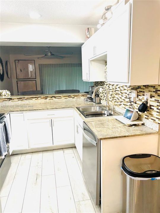 For Sale: $370,000 (2 beds, 2 baths, 1280 Square Feet)