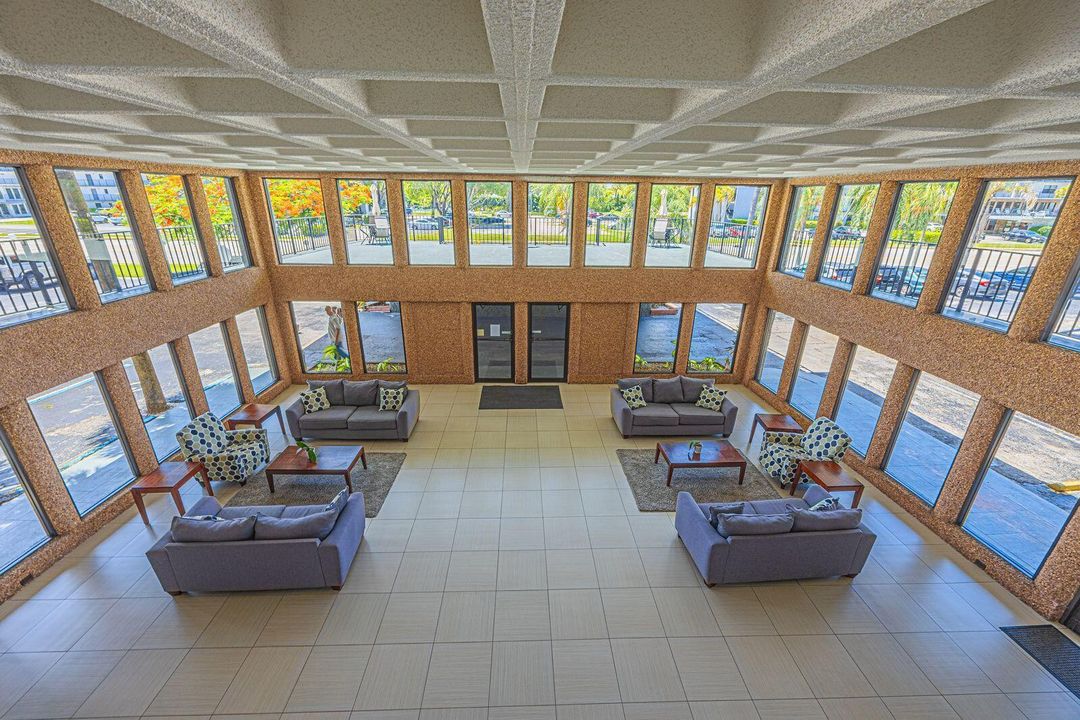 9940 SW 8th St (Lobby3)