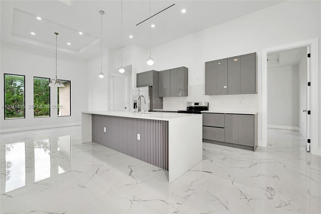 На продажу: $349,900 (3 спален, 2 ванн, 1558 Квадратных фут)