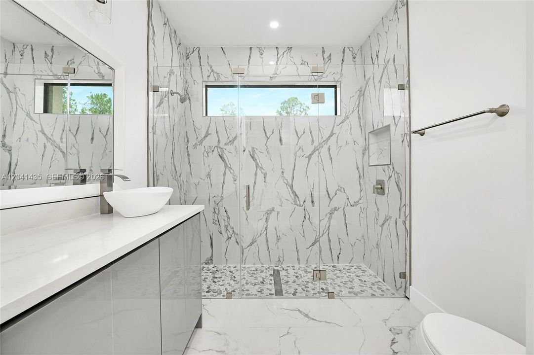 На продажу: $349,900 (3 спален, 2 ванн, 1558 Квадратных фут)