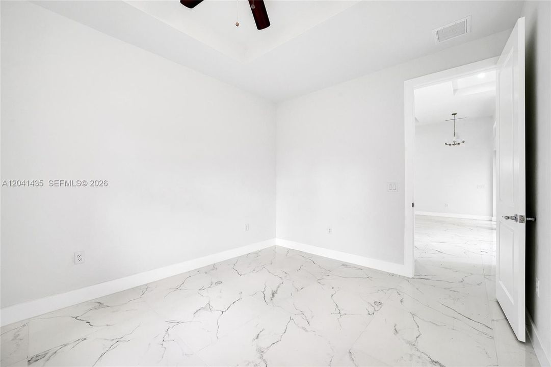 На продажу: $349,900 (3 спален, 2 ванн, 1558 Квадратных фут)