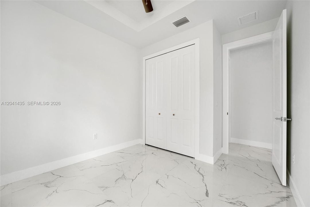 На продажу: $349,900 (3 спален, 2 ванн, 1558 Квадратных фут)