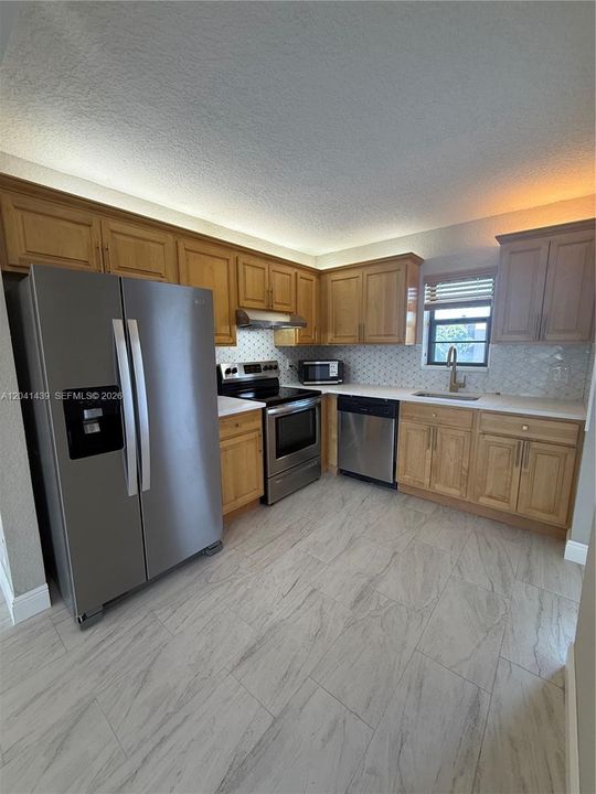 For Rent: $2,200 (2 beds, 2 baths, 900 Square Feet)