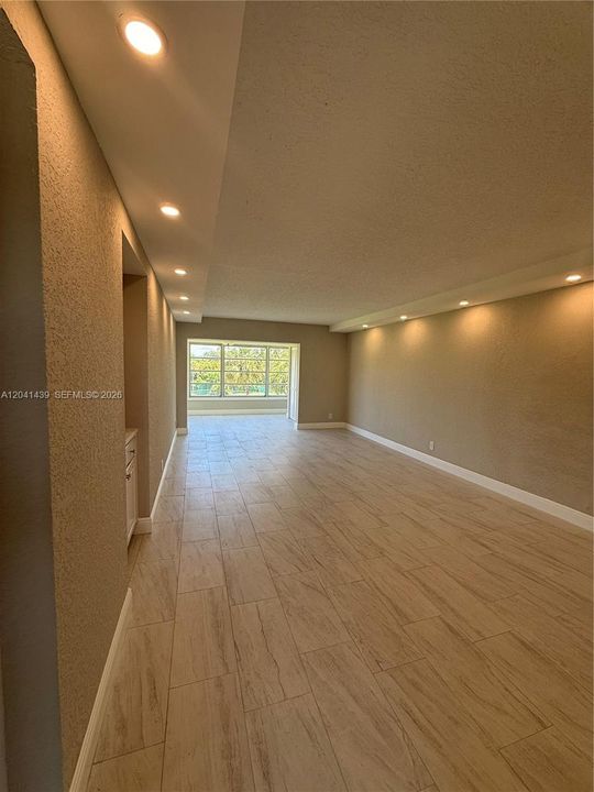 For Rent: $2,200 (2 beds, 2 baths, 900 Square Feet)