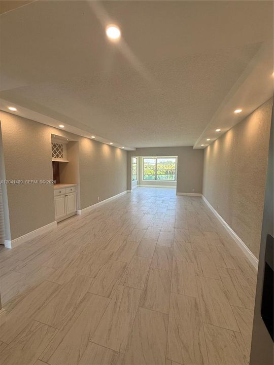 For Rent: $2,200 (2 beds, 2 baths, 900 Square Feet)