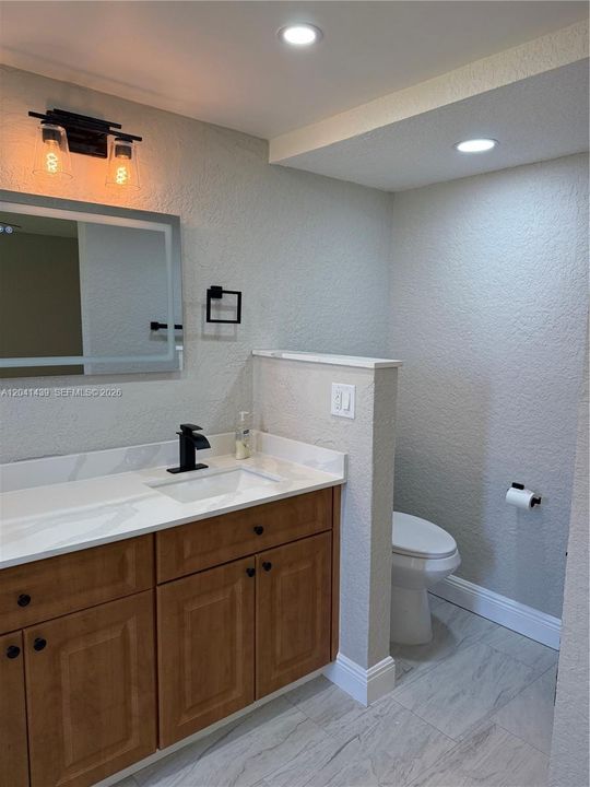 For Rent: $2,200 (2 beds, 2 baths, 900 Square Feet)