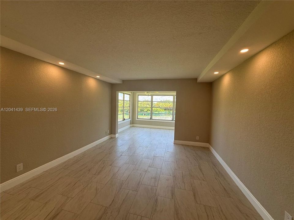 For Rent: $2,200 (2 beds, 2 baths, 900 Square Feet)