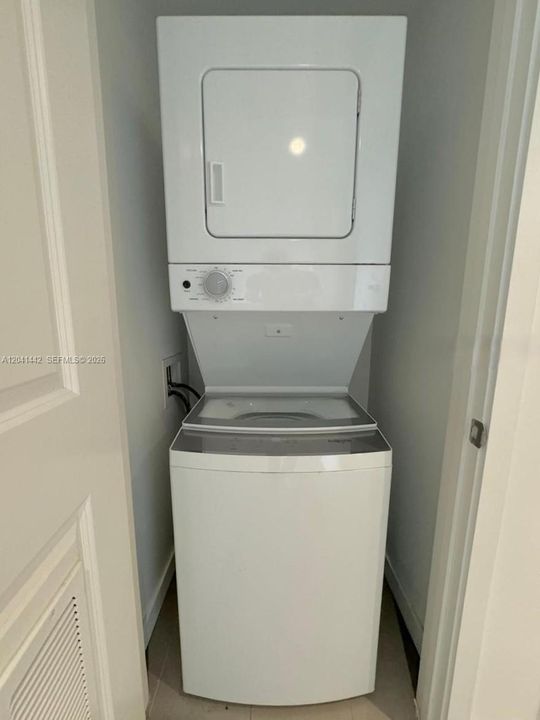 For Rent: $3,450 (1 beds, 1 baths, 867 Square Feet)