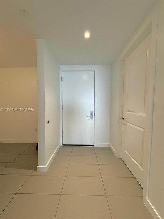 For Rent: $3,450 (1 beds, 1 baths, 867 Square Feet)
