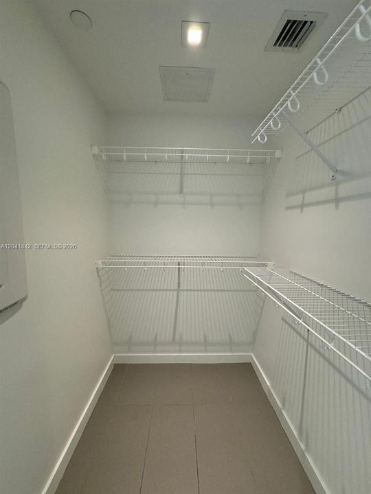 For Rent: $3,450 (1 beds, 1 baths, 867 Square Feet)