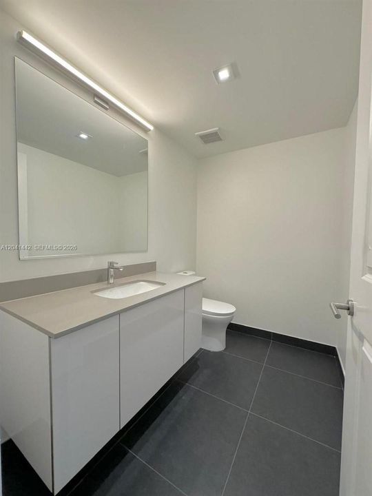 For Rent: $3,450 (1 beds, 1 baths, 867 Square Feet)