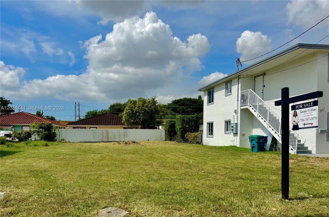 En Venta: $220,000 (0.12 acres)