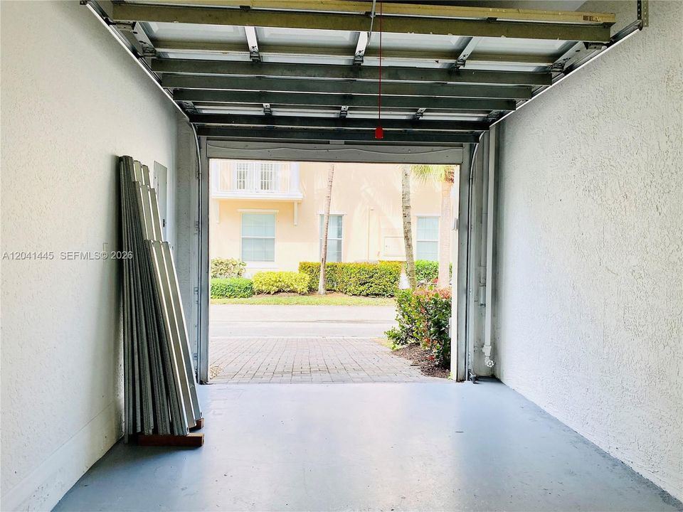 For Rent: $3,000 (3 beds, 2 baths, 1290 Square Feet)