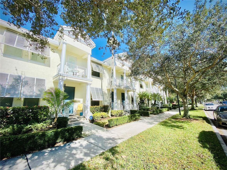 For Rent: $3,000 (3 beds, 2 baths, 1290 Square Feet)