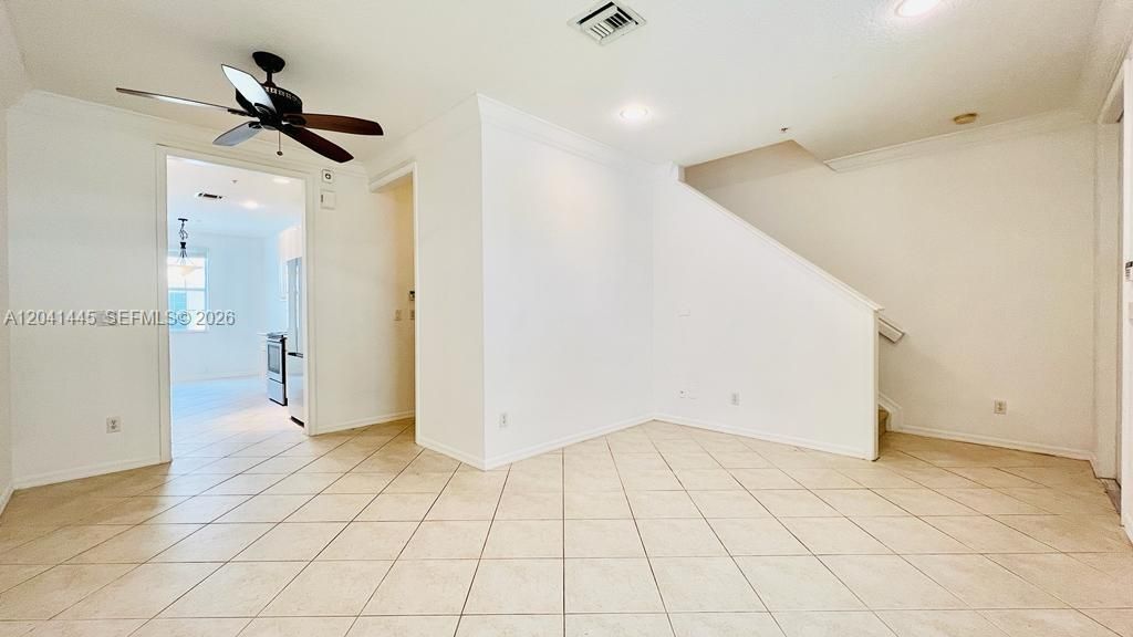 For Rent: $3,000 (3 beds, 2 baths, 1290 Square Feet)