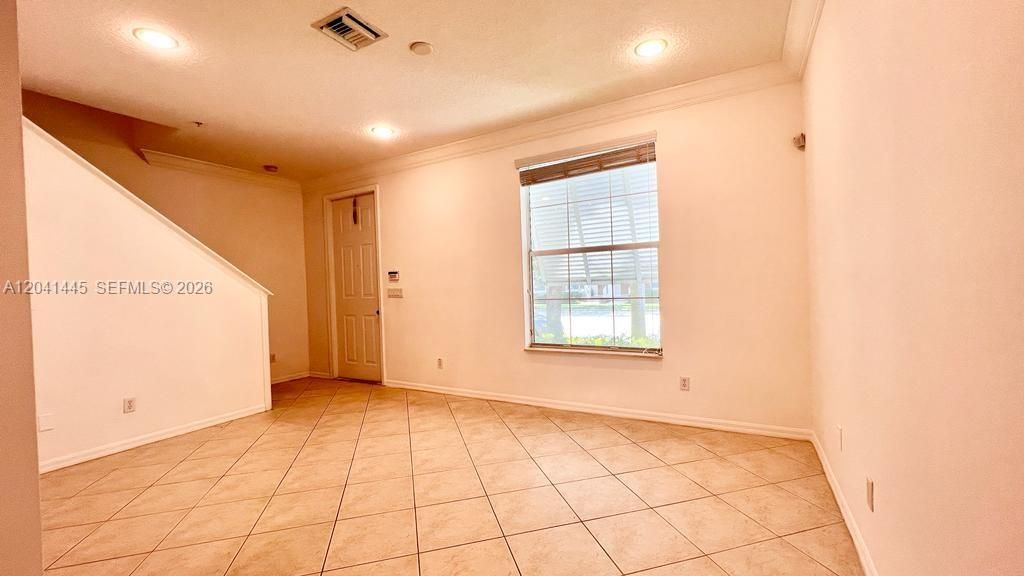 For Rent: $3,000 (3 beds, 2 baths, 1290 Square Feet)