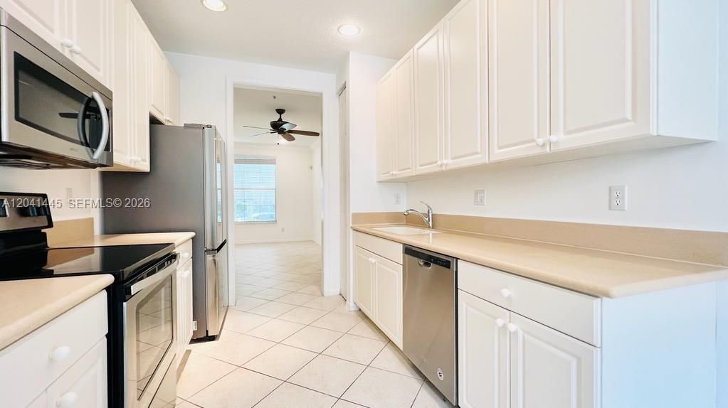 For Rent: $3,000 (3 beds, 2 baths, 1290 Square Feet)