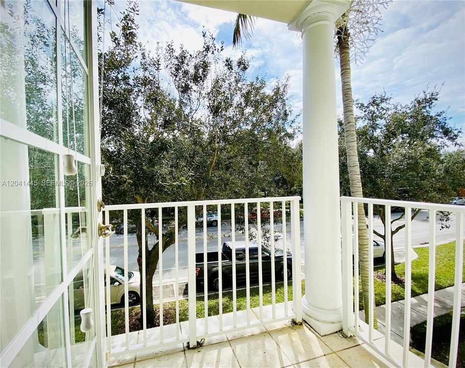 For Rent: $3,000 (3 beds, 2 baths, 1290 Square Feet)