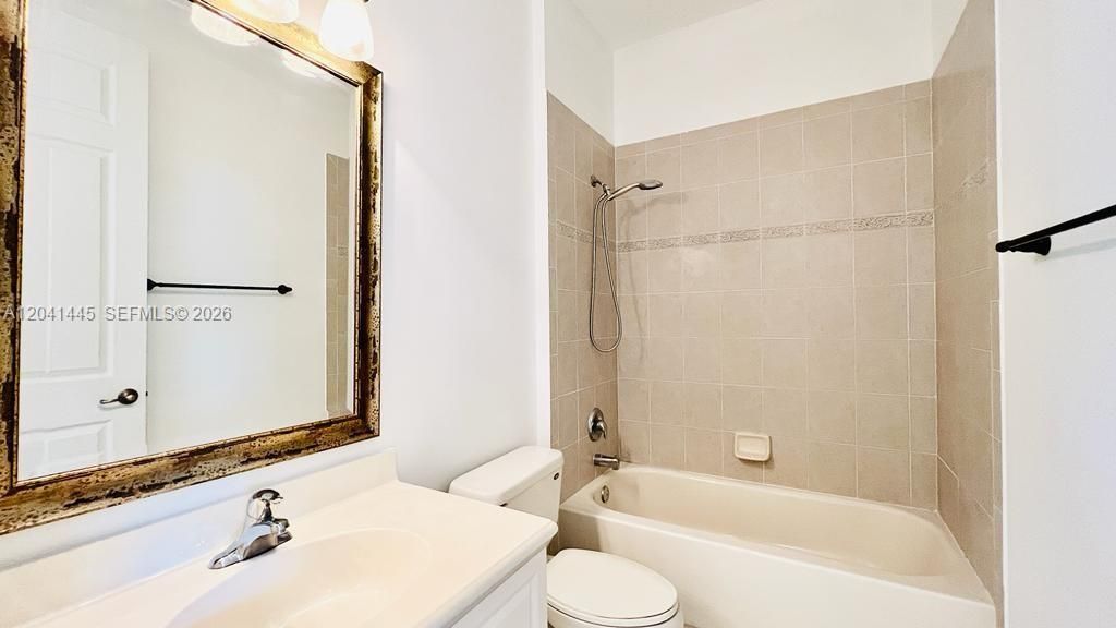 For Rent: $3,000 (3 beds, 2 baths, 1290 Square Feet)