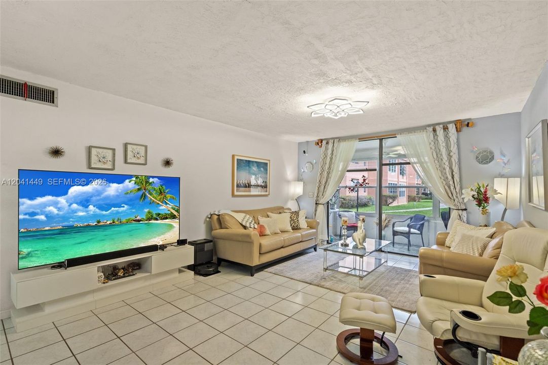 На продажу: $165,000 (2 спален, 2 ванн, 1010 Квадратных фут)