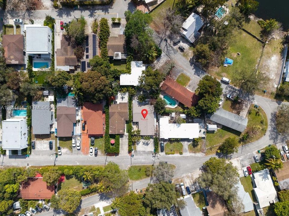 For Rent: $2,350 (2 beds, 1 baths, 890 Square Feet)