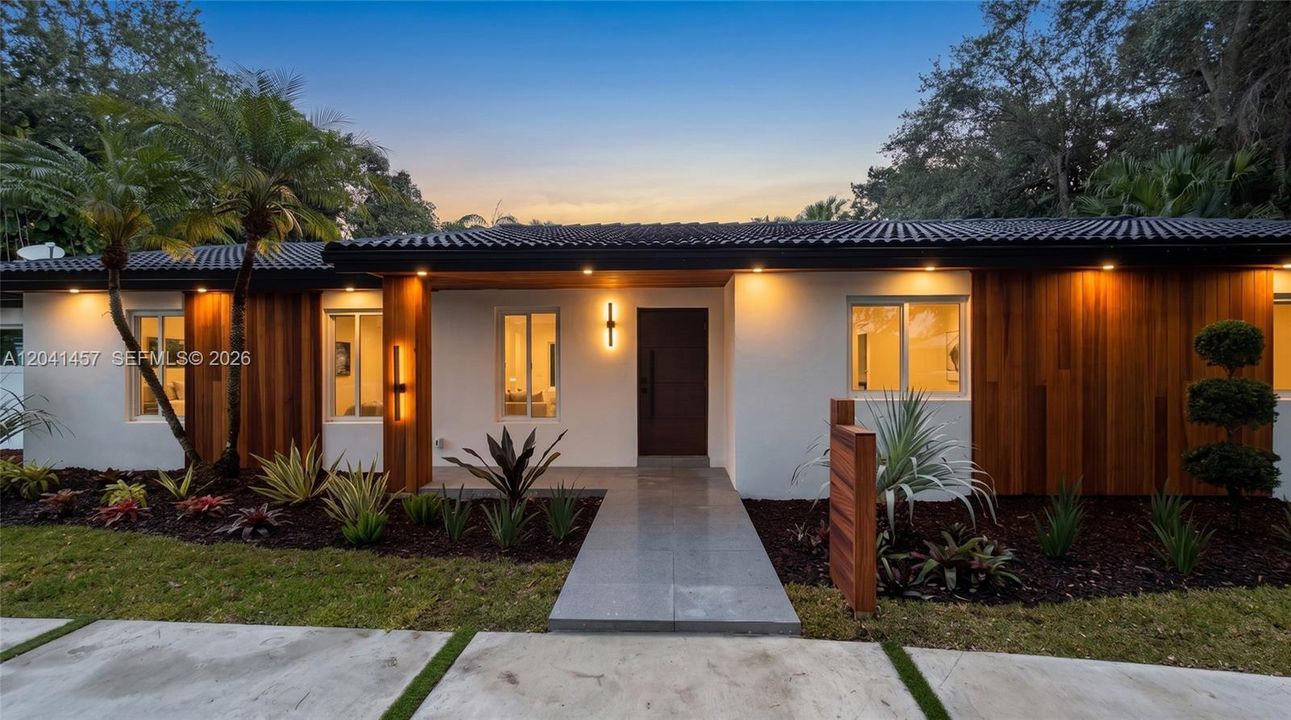 For Sale: $2,500,000 (6 beds, 4 baths, 3467 Square Feet)