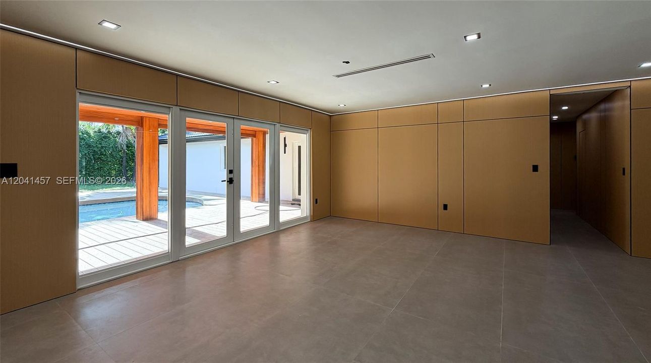 For Sale: $2,500,000 (6 beds, 4 baths, 3467 Square Feet)