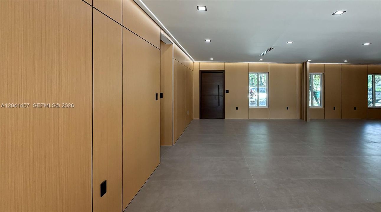 For Sale: $2,500,000 (6 beds, 4 baths, 3467 Square Feet)