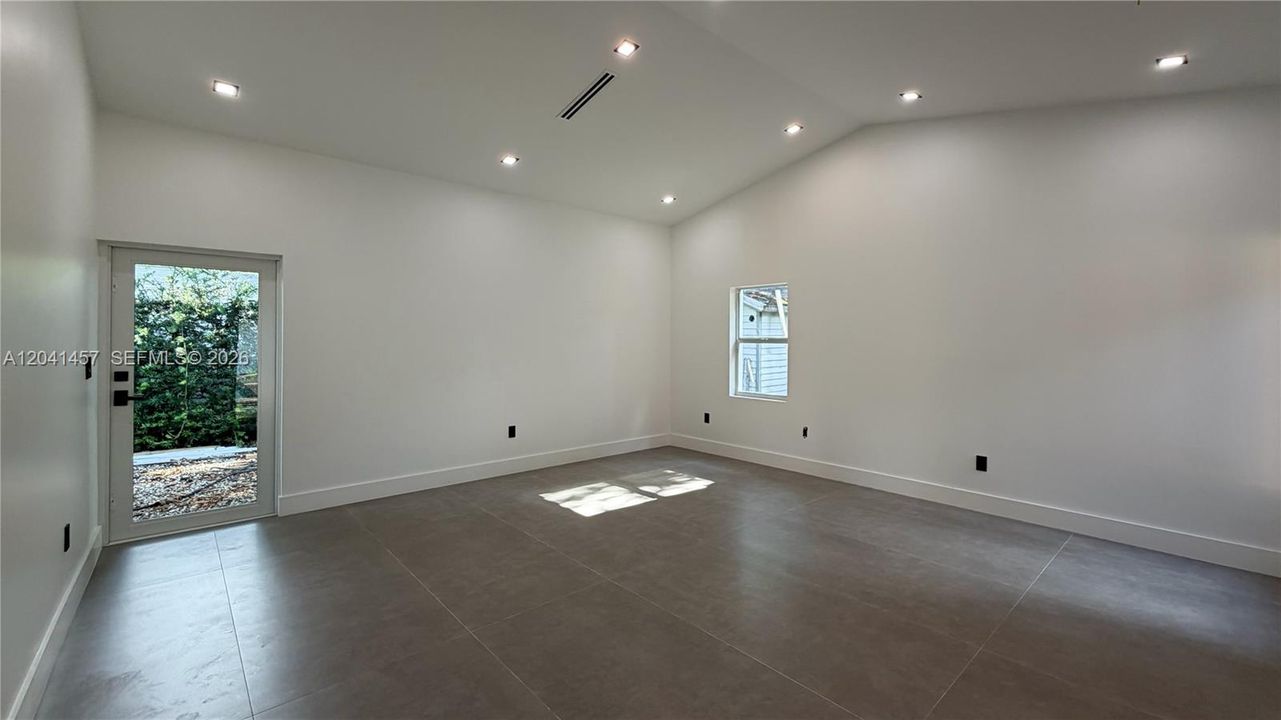 For Sale: $2,500,000 (6 beds, 4 baths, 3467 Square Feet)