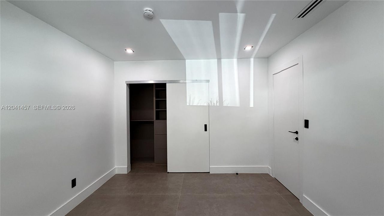 For Sale: $2,500,000 (6 beds, 4 baths, 3467 Square Feet)