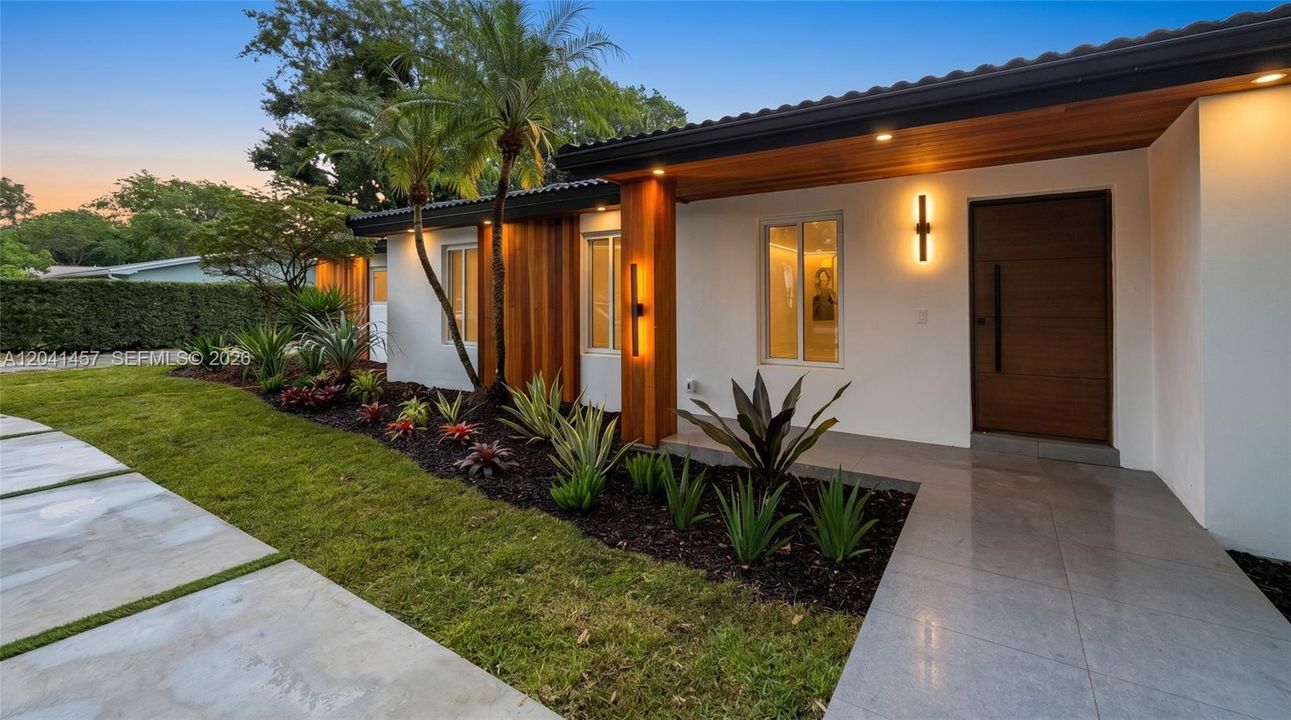 For Sale: $2,500,000 (6 beds, 4 baths, 3467 Square Feet)