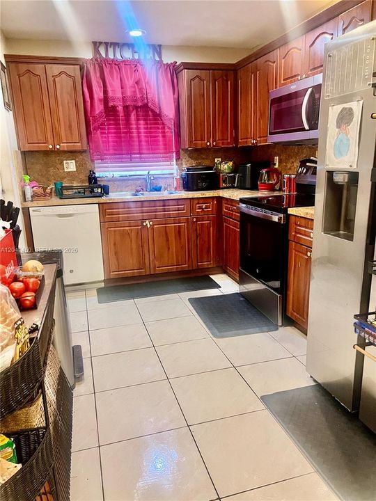 На продажу: $429,999 (3 спален, 2 ванн, 1116 Квадратных фут)