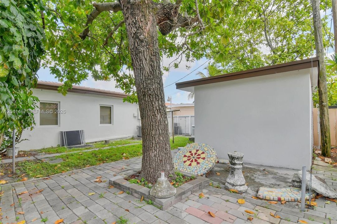 В аренду: $3,600 (2 спален, 1 ванн, 1174 Квадратных фут)