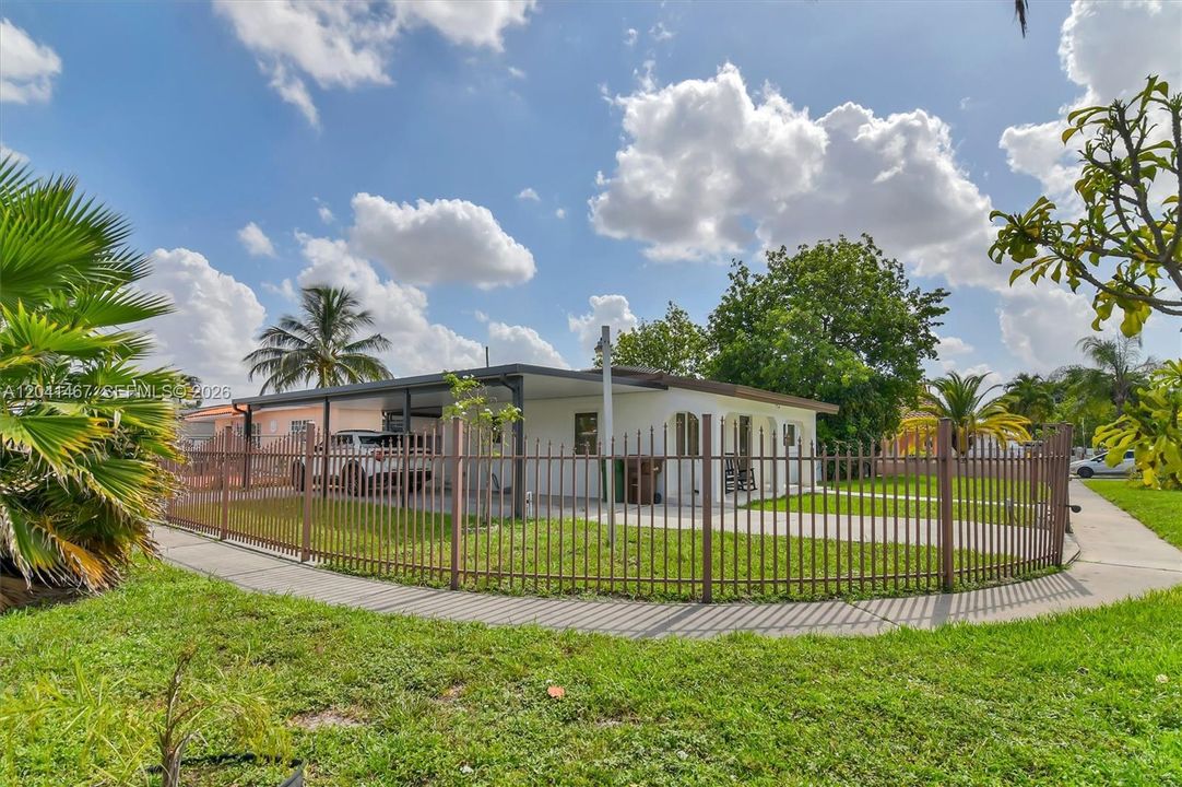 В аренду: $3,600 (2 спален, 1 ванн, 1174 Квадратных фут)