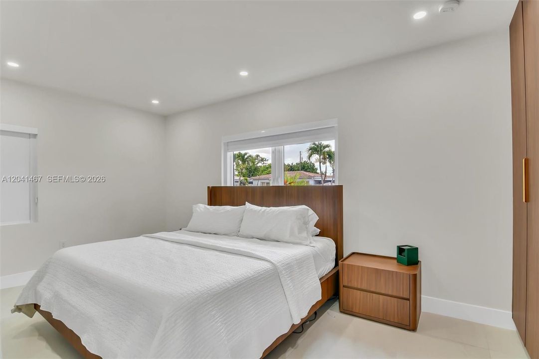 В аренду: $3,600 (2 спален, 1 ванн, 1174 Квадратных фут)