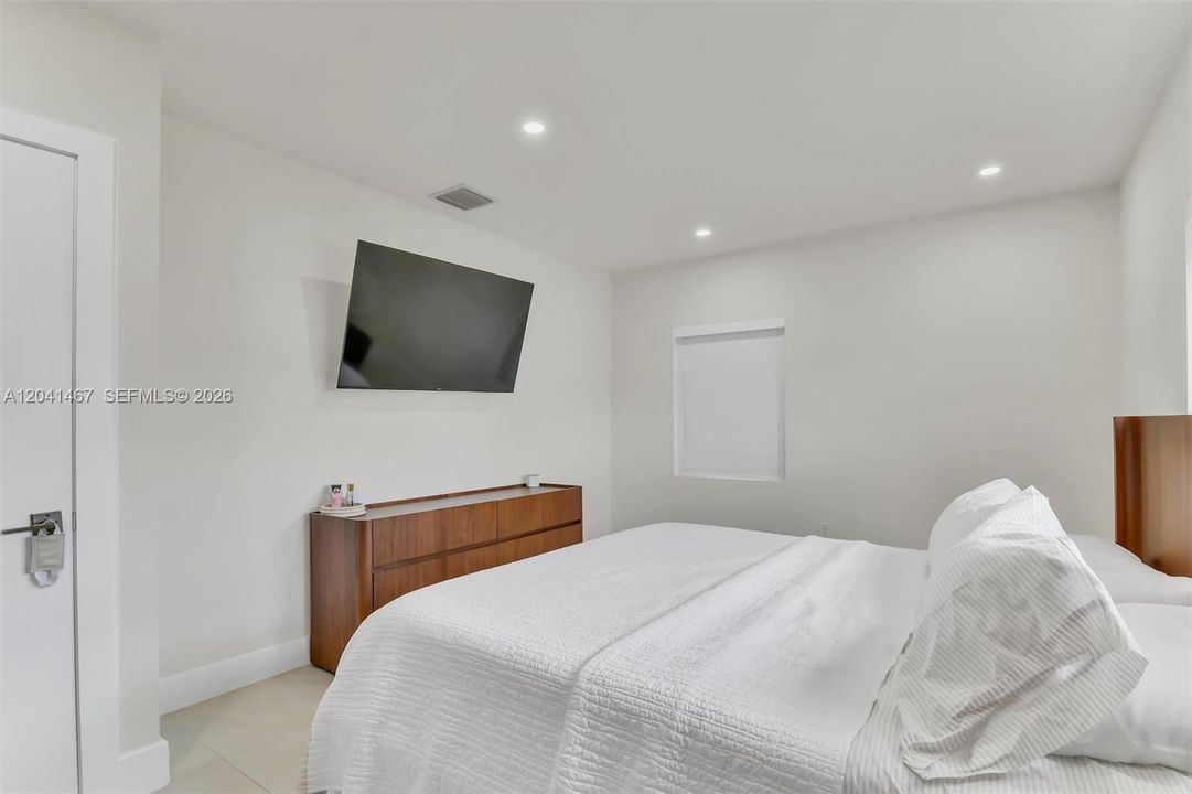 В аренду: $3,600 (2 спален, 1 ванн, 1174 Квадратных фут)
