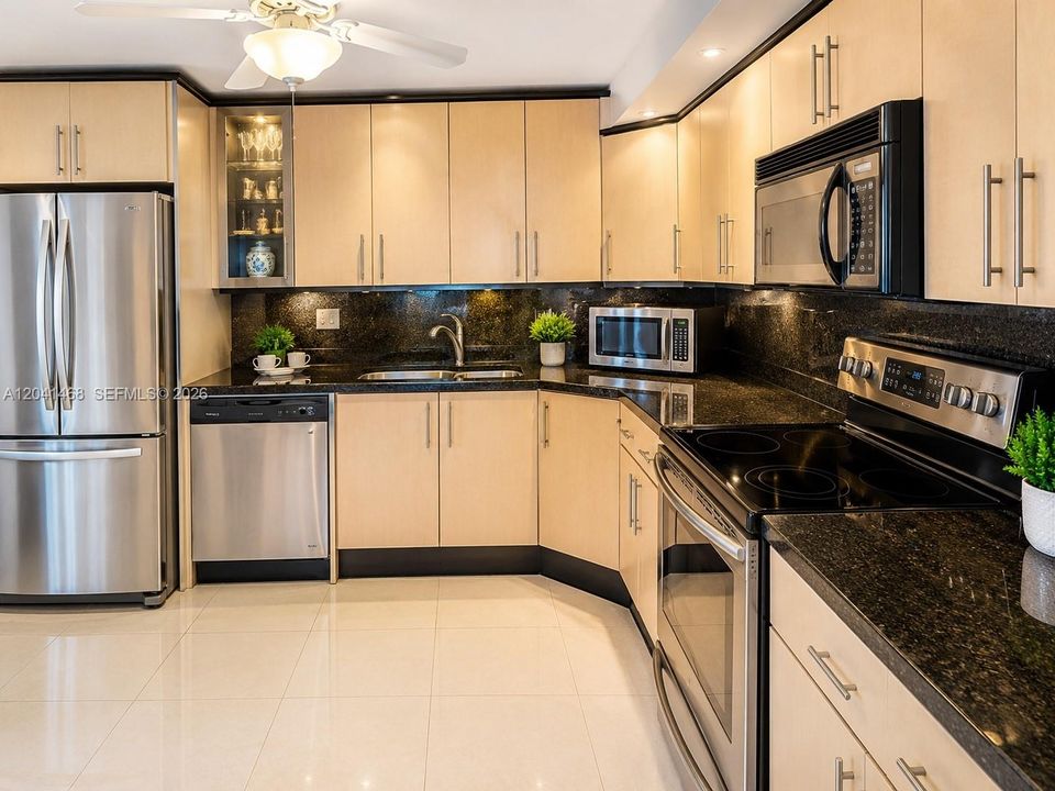 For Sale: $390,000 (2 beds, 2 baths, 1070 Square Feet)
