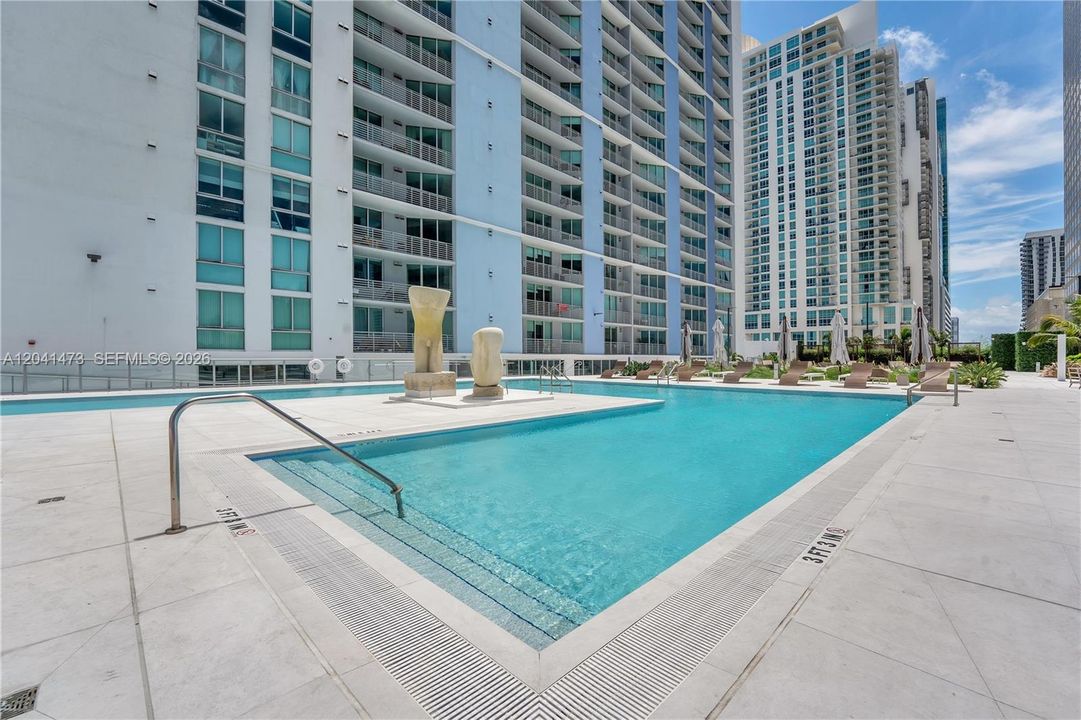 Lounge Pool